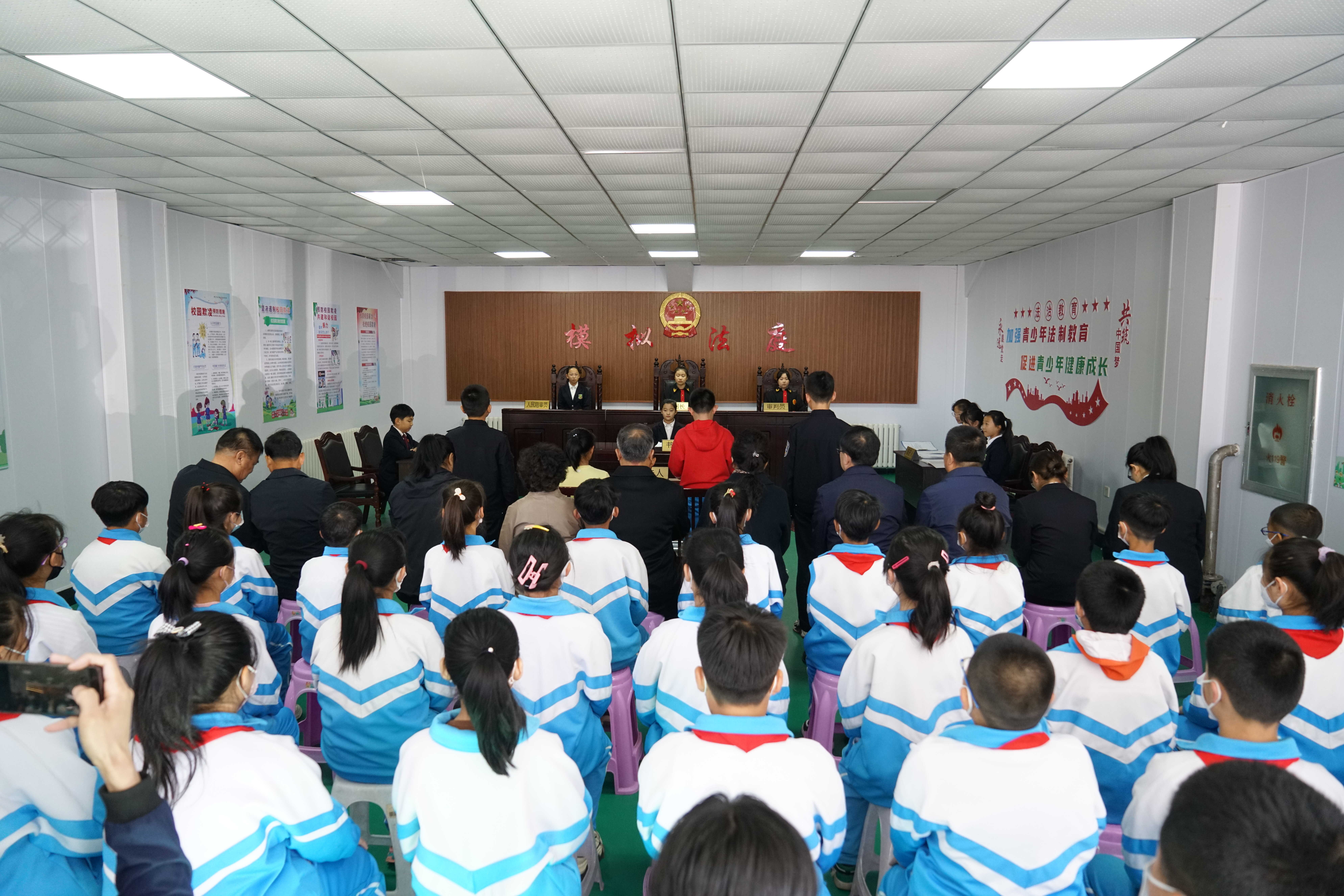 “少年版”模拟法庭开启沉浸式普法.jpg 球速体育